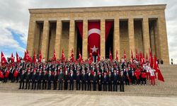 Bakan Bak, gençler ve sporcularla birlikte Anıtkabir'i ziyaret etti