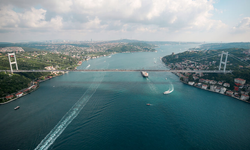 İstanbul Boğazı'nda gemi trafiği çift yönlü askıya alındı