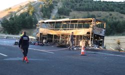 Denizli'de bariyerlere çarpan yolcu otobüsü yandı: 1'i bebek 8 ölü, 33 yaralı