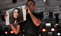 Haluk Levent, konserde Gülistan Doku’nun posterini açıp türkü seslendirdi