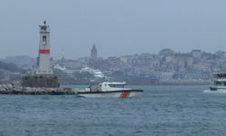 Kadıköy'de vapura binen Azerbaycanlı kadın kayboldu; çantası bulundu denizde aranıyor