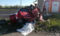 Otomobil, yön tabelasının direğine çarptı; evli çift öldü, çocukları ağır yaralı