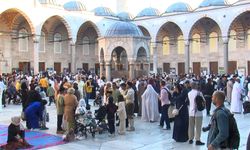 Sultanahmet Camii'nde bayram yoğunluğu havadan görüntülendi