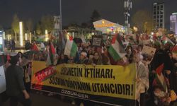 Sumud Filosu'na yönelik saldırıları protesto eden grup İsrail Konsolosluğu'na yürüdü