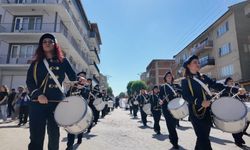 Terzisinden pazarcısına, kuaföründen muhtarına 40 kadın bir araya gelip, belediyenin bando takımını kurdu