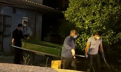 Babasının cenazesiyle 2 gün aynı evde yaşadı