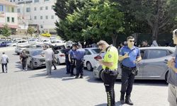 Büyükçekmece’de fren yerine gaza bastığı öne sürülen sürücü velilerin arasına daldı: 2’si çocuk 6 yaralı