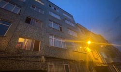 Fatih'te cam silerken 5'inci kattan apartman boşluğuna düşen kadın öldü