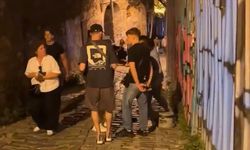 Galata’da 'fırça düşürme' bahanesiyle dolandırmaya çalıştığı kadını Rus turistler kurtardı; şüpheli yakalandı