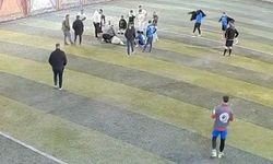 Halı sahada dili boğazına kaçan oyuncuya müdahale kamerada