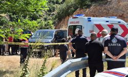 Park halindeki araçta ölü bulundular