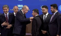 AK Parti'ye katılan Nevşehir, Keşan ve Keçiören Belediye Başkanlarının rozetini Cumhurbaşkanı Erdoğan taktı