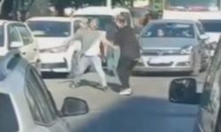Sultangazi'de trafik kazasının ardından çıkan bıçaklı kavga kamerada: 1 ölü, 2 yaralı