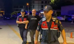 Ünlü yönetmen Ezel Akay'a uyuşturucu operasyonu: Evinde kenevir ve kubar esrar ele geçirildi