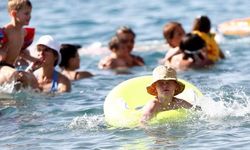Antalya'da hissedilen sıcaklık 44 dereceyi buldu