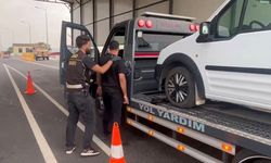 Çekici üzerinde taşınan otomobilin LPG tankından 8,8 kilo esrar çıktı