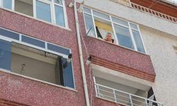 Güngören’de 'riskli' raporu verilen binanın mührünü kırıp içeri girdiler: Yıkılabilir