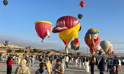 Kapadokya’da figürlü balonlar, gökyüzünü renklendirdi