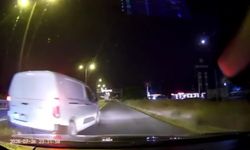 Silivri'de otoyolda otomobile çarpıp önünü kestiler; saldırı kamerada