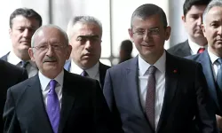 Kılıçdaroğlu, Meclis Açılışında Rakibi Özgür Özel’le Tokalaştı