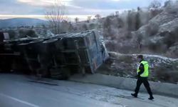 Ankara'da Buz Tutan Yolda Araçlar Devrildi: 3 Yaralı