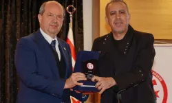 Yavru Vatan, Haluk Levent'e Vatanseverlik Ödülü Verdi