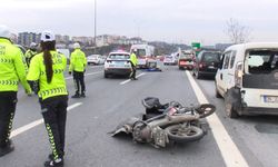 Emniyet Şeridindeki Araca Arkadan Çarpan Motosikletli Kurye Öldü