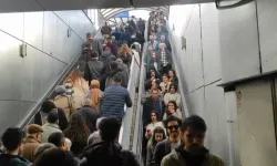 Metrobüs Durağındaki Yürüyen Merdivenler Arıza Yapınca 3 Kişi Hastanelik Oldu