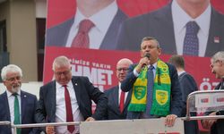 Özgür Özel, Balıkesir Edremit'te "Halk Buluşması"nda Konuştu