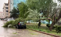 Ankara'da Etkili Olan Fırtına Hayatı Olumsuz Etkiledi!