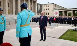 TBMM Başkanı Kurtulmuş Atatürk Anıtı'na Çelenk Bıraktı