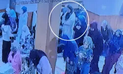 Samsun'da Başörtü Takan Adam Kadınların Arasında Namaz Kıldı!