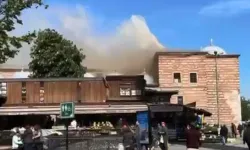 Eminönü’nde Tarihi Mısır Çarşı’sı Alevlere Teslim Oldu: Yangına Müdahale Sürüyor!