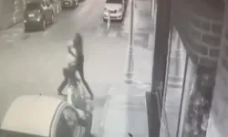 Sultangazi'de Sokak Ortasında Yumruk Yumruğa Kavga Kamerada!