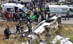 Gaziantep'te Facia Gibi Kaza: Beton Mikseri İle Minibüs Kazasında 8 Ölü, 11 Yaralı