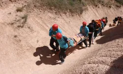 Nevşehir'de Kayalıklardan Yuvarlanarak Bacağını Kıran Turist Kurtarıldı