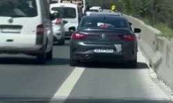 Bağcılar'da Emniyet Şeridinde Ambulansa Yol Vermeyen Sürücüler Kamerada