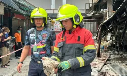 Bangkok'ta Köpek Satışı Yapan Dükkanda Yangın Çıktı: Binlerce Hayvan Telef Oldu!!