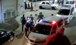 Sultangazi'de Tartıştığı Kişiye Polisin Önünde Bıçakla Saldırdı!