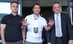 Beşiktaş'ın Anlaşmaya Vardığı Giovanni van Bronckhorst İstanbul'da