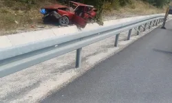 Bolu'da Bariyerlere Çarpan Otomobilde Baba Yaralandı, Oğlu Öldü!