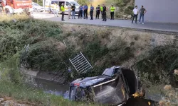 Köprüden Uçan Otomobildeki Baba Öldü, Oğlu Yaralandı