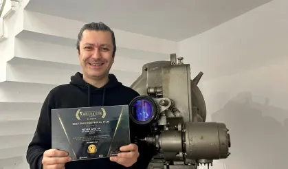 Öğretim Görevlisinin Çekimleri 4 Gün Süren Filmi, 4,5 Ayda 3 Kıtada 16 Ödül Aldı