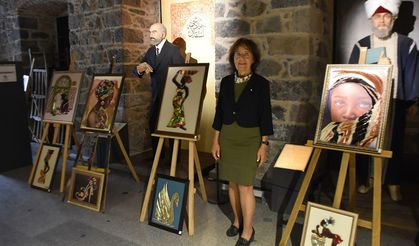 Necla öğretmenden 'Çivi ile Telin Aşkı' sergisi
