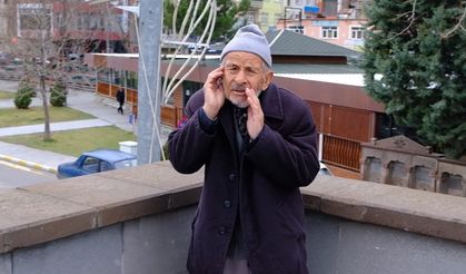 Hoparlör kullanmadan cenaze namazına çağırıp, geleneği devam ettiriyor