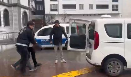 'Birini bıçaklamam lazım' diyerek evden çıkıp 16 yaşındaki kız çocuğunu bıçakladı