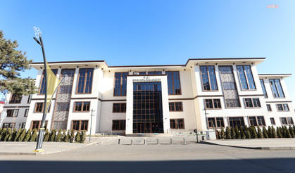 Sınıfta sıkılan kar spreyinden etkilenen 30 öğrenci hastaneye kaldırıldı