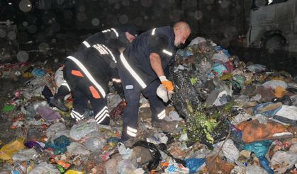 Esenyurt'ta işçilerin çöpte bulduğu 1 milyon 200 bin liralık altın sahibine teslim edildi