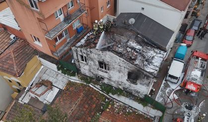 Fatih'te 2 katlı binada çıkan yangın söndürüldü; 1 ölü, 3'ü ağır 6 yaralı