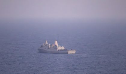 CENTCOM: İran, Hürmüz Boğazı'nda ABD savaş gemileri ile ticari gemilere saldırdı